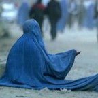 هر برنامه دارای یک داستان محلی افغانی و یک داستان از کتاب مقدس می باشد. درین برنامه ها ما در باره ای مشکلات روزمره حرف میزنیم. این برنامه ها همچنان داری پارچه های قشنگ موسیقی و اشعار مقبول اند. در آخر هر برنامه از دید گاه مسیحیت راه حل برای مشکلات جامعه پیش خواهیم کرد. امید واریم ازین برنامه ها لذت برده و از معلومات آن استفاده کرده بتوانید. برای معلومات زیادتر و سوالات و نظریات تان لطفا به آدرس ذیل بما بنویسید.