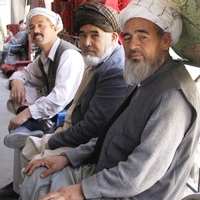 دهقان تفتی٬ شاعر و نویسنده ای ایرانی بود که تمام زندگی خود را وقف خدمت عیسی مسیح کرده بود. او یک شعر طویل در بارهٔ انسانیت نوشت. این شعر با داستان پیدایش شروع شده و بعدأ داستان غمناک گناهٔ انسان و پیشگویی پیامبران در باره ای آمدن عیسی مسیح ادامه می یابد. در این شعر همچنان در باره ای زندگی٬ تعالیم٬ و مرگ عیسی بر روی صلیب میشنویم. عیسی مسیح زندگی خود را برای گناه انسان در روی صلیب فدا کرد.
در این برناه ها٬ دو دوست گرامی ما این شعر را بطور مفصل تشریح میدهند. امید واریم این برنامه ها باعث برکت شما قرار گیرند. اگر کدام سوال و یا پیشنهادی دارید لطفأ به آدرس ذیل بما نامه بنویسید
